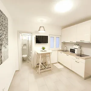 & Niko Apartment Split