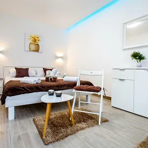 Nives In The Center - Free Parking Apartment Split